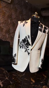 Blazer brodé blanc ivoire pour homme avec motif floral noir, veste de smoking pour mariage avec nœud papillon - Product Image 5