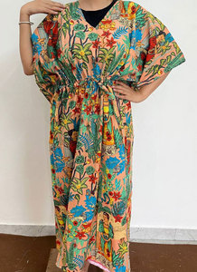 Hermoso Vestido Kaftán de Algodón Estampado para Mujer con Tela Ligera, Diseño Artístico Vibrante y Corte Holgado que Cubre Todo el Cuerpo - Product Image 2