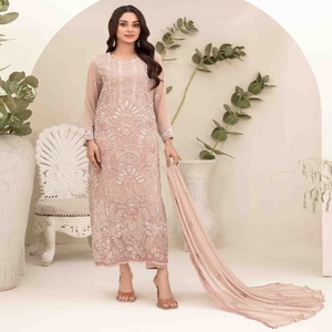 Robes Panjabi pakistanaises brodées en mousseline de soie pour femmes sur des costumes trois pièces en mousseline de soie Designers pakistanais par Tawakkal Vol SETAREH - Product Image 5