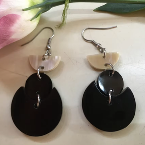 Pendientes Hechos a Mano con Cuerno de Búfalo Natural y Ecológico para Mujer, Tamaño Personalizable, Estilo Moderno, Uso Diario, por Perfect Enterprises - Product Image 1