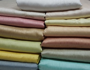 Tissu en soie Banglori de 44 pouces |   Tissu uni 100% polyester |   Vêtements polyvalents, Matériaux pour robes de mariée, de mode et de textile de maison - Product Image 5