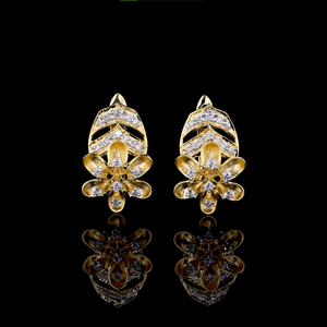Pendientes de Diamantes Cultivados en Laboratorio con Diseño Floral |   Joyería de Lujo para Bodas en Oro Amarillo | - Product Image 1