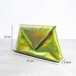 กระเป๋าเครื่องสําอาง PU โฮโลแกรมส่วนบุคคลจากโรงงาน ISO BSCI เหมาะสําหรับการจัดเก็บสิ่งจําเป็นในการแต่งหน้าอย่างเป็นระเบียบ - Product Image 2