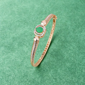 Elegante Brazalete de Oro Rosa para Mujer con Piedra Verde en el Centro, Brazalete de Diseño, Joyería de Moda Femenina, Ligero y Chic - Product Image 5