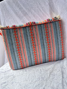 Pochette artisanale brodée à franges avec miroir et garniture à pièces, sac à main textile bohème pour festival - Product Image 5