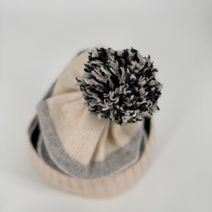 Bonnet de ski d'hiver unisexe à la mode en tricot jacquard à rayures doux à la mode pompon pompon personnalisé ODM OEM pour hommes femmes voyage - Product Image 4