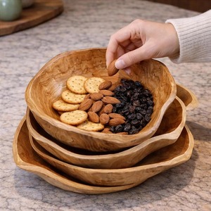 Bol en bois fait main au design minimaliste pour servir les aliments, artisanat en bois non traité, idéal pour offrir - Product Image 4