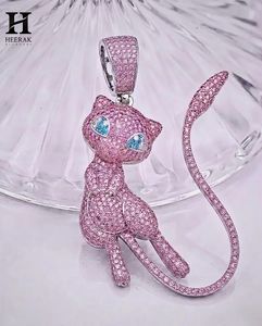 Joyería Hip Hop Personalizada, Colgante de Personaje de Anime Rosa con Incrustaciones de Diamantes, Colgante de Gato con Zafiro Rosa - Product Image 3