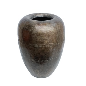 Florero Moderno y Elegante de Aluminio - Duradero, Ligero, Hecho a Mano, Base Antideslizante, Floreros de Alta Calidad para Mesa o Suelo, Ideales para Bodas - Product Image 1