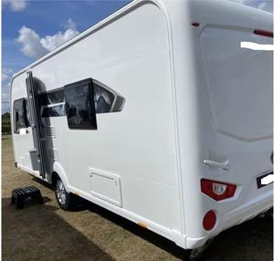 Roulotte compacte de camping conçue pour un voyage pratique, dotée d'un système de remorquage facile, d'un espace de couchage, d'un rangement et d'une grande résistance. - Product Image 6