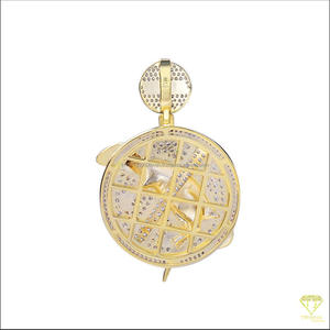 Colgante de Lujo con Diseño Animal en Plata 925, Chapado en Oro, con Acabado Pulido y Piedras de Moissanita VVS, Ideal para Regalo - Product Image 6