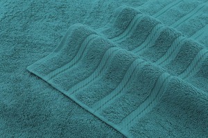 Serviettes de bain en coton 100% pur, directement de l'usine, douces, absorbantes et réutilisables, pour hôtels et complexes hôteliers, disponibles à la vente - Product Image 2