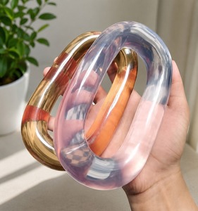 Adornos de Pared de Cadena Acrílica Modernos Personalizados, Hechos a Mano, Decoración Colgante de Resina Moderna para el Hogar, Listos para el Festival Diwali - Product Image 1