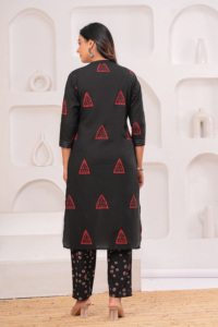 ชุด Kurta PANT dupatta สำหรับผู้หญิงพิมพ์ลายสีดำชุดชนเผ่าคอวีตรงพร้อมดีไซน์ - Product Image 2