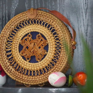 Bolso Redondo de Ratán Hecho a Mano para Mujer |   Bolso cruzado tejido naturalmente |   Venta al por Mayor de Fábrica en Vietnam por 99GD - Product Image 1