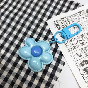 Adorable Flower Keychain made Resin and Alloy Bag <b>Charm</b> and Keyring, Perfect for Gifts. A charming accessory for everyday use - Product Image 6