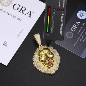 Colgante de León de Plata de Ley 925 Chapado en Oro con Moissanita - Colgante Hip Hop con Moissanita VVS de Color D Engastada a Mano, 100% Hecho a Mano de Lujo - Product Image 4