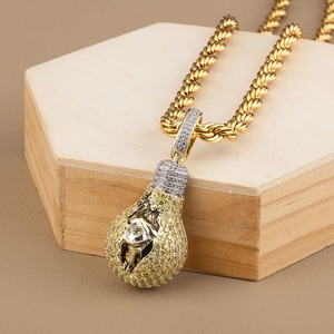 Pendentif Homme Hip Hop Style Unilatéral avec Grappe de Zircons Brillants Effet Glacé, en Cuivre Plaqué Or 18K, ZIRCON, Personnalisation Logo - Product Image 4