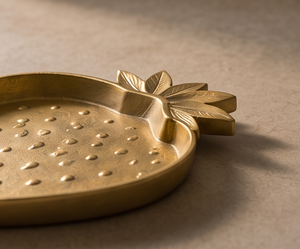 Plateau de service en aluminium moulé en forme de fraise, motif graines, doré, pour présentation alimentaire, idéal pour hôtels et restaurants, directement de l'usine - Product Image 3