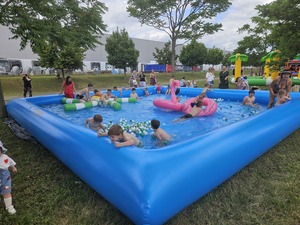 <span class=keywords><strong>Piscine</strong></span> gonflable géante bleue pour la famille - Parfaite pour s'amuser en été - Product Image 3