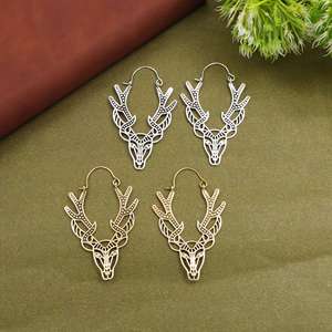 Boucles d'oreilles en laiton tête de cerf, boucles d'oreilles pendantes en bois de cerf, bijoux animaliers bohèmes, boucles d'oreilles rustiques de la forêt, cadeau inspiré de la nature - Product Image 1