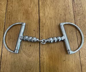 บิตม้าแบบโค้งปากเดียว ยี่ห้อ SKI INTERNATIONAL ผลิตจากสแตนเลสคุณภาพสูง พร้อมห่วงเดี่ยวแบบบิดเกลียว ดีไซน์ใหม่ - Product Image 3