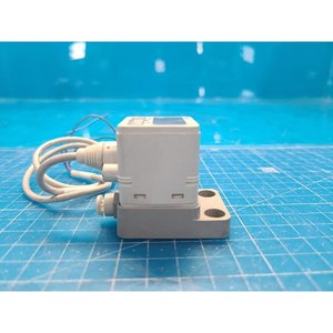 Pressostat numérique à vide SMC ZSE40-C4-22, utilisé comme pièce détachée pour équipement semi-conducteur d'occasion - Product Image 2