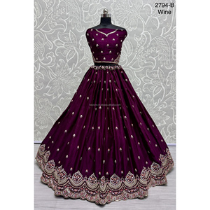 Collections de velours de vêtements de mariée indiens pour la mariée avec le travail de Zarkhan par Fabzone - Product Image 2