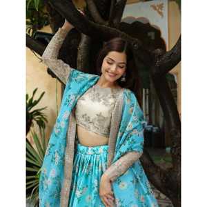 Belle organza Lehenga Choli à imprimé floral bleu ciel avec Dupatta pour vêtements de mariage - Product Image 4