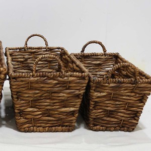Panier de rangement rectangulaire en jacinthe d'eau naturelle et écologique avec poignées, organisateur de linge rustique multi-usages - Product Image 5
