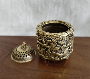 Luxury Islamic <b>Bakhoor</b> Incense <b>Burner</b> with Metal Construction Eco-Friendly & Durable for Home and Mosque - Product Image 3