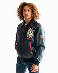 เสื้อแจ็คเก็ตบอมเบอร์ผู้ชายปักโลโก้ตามสั่ง แขนหนัง สีดำ สไตล์ Letterman แบบครอป แนวเบสบอล ขายส่งสำหรับคู่รัก - Product Image 4