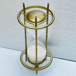 Reloj de Arena de Aluminio con Acabado Antiguo de Latón de 11.5'' con Diseño 3D de Ángel Animal |   Pie Decorativo Vintage para Mesa de Graduación - Product Image 1