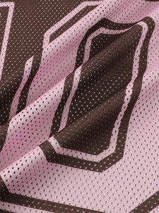 Camiseta de Fútbol Americano para Hombre, Estilo Varsity Y2K, Color Marrón y Rosa, Malla Gruesa de 240 g/m², con Número Gráfico, Cuello en V, Ropa Urbana, Personalizable, OEM, al por Mayor - Product Image 3