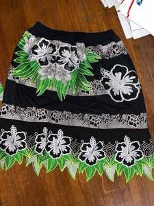 Jupe personnalisée en polyester à imprimé floral pour femme, nouvelle collection, jupe en coton style insulaire, jupe brodée micronésienne - Product Image 4