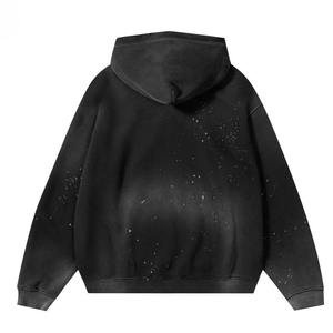 เสื้อฮู้ดดี้สีดำแบบโอเวอร์ไซส์ลายเพ้นท์สเปรย์ สไตล์สตรีทแวร์ ลุควินเทจ ทำสีซีดแบบวินเทจ - Product Image 2