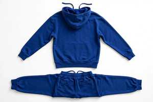 Conjunto Deportivo Unisex de Invierno, Sudadera con Capucha Gruesa y Pantalones Deportivos, Corte Regular, Logotipo Frontal - Product Image 2