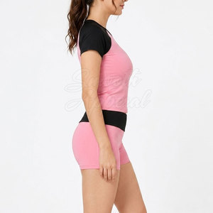 Conjunto Deportivo para Mujer, Top Corto y Pantalones Cortos, Tela Suave y Elástica, Ropa Deportiva Cómoda para Gimnasio, Entrenamiento y Uso Diario - Product Image 4