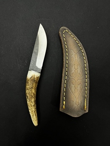 Couteau de chasse et de camping Skinner, manche en corne de cerf, acier inoxydable, partie dentelée, gravé, lame pleine longueur, garantie 3 ans - Product Image 2