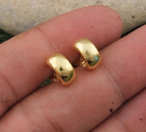 Modernos Aretes de Plata de Ley 925 Chapados en Oro, Minimalistas, Geométricos, Pequeños, Redondos, para Mujer, Uso Diario - Product Image 1