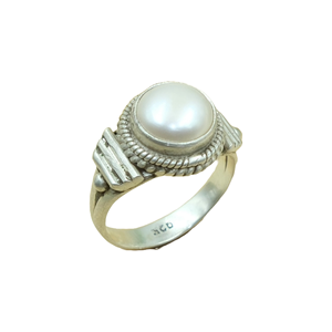 แหวนมุกธรรมชาติ เงินแท้ 925 แหวนทำมือสไตล์วินเทจ แหวนมุกทรงกลม เครื่องประดับโบโฮ ดีไซน์ไม่ซ้ำใคร ของขวัญสำหรับผู้หญิง - Product Image 1