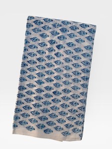Tissu en coton peigné 100% imprimé à la main au bloc, bleu, écologique, léger, motif floral Sanganeri pour robes, décoration intérieure et mode - Product Image 3