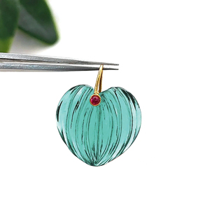 Colgante de cuarzo aguamarina tallado en forma de calabaza, dijes tallados de corazón de aguamarina chapados en oro hechos a mano, colgante de corazón tallado, mayoristas - Product Image 1