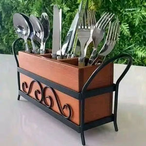 Porte-couverts en bois contemporain pour une cuisine moderne, offrant un rangement pratique et un style élégant - Product Image 1