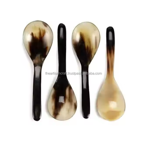 Cuillère en corne artisanale pour les cuisines traditionnelles rustiques et les collections d'ustensiles naturels - Product Image 2