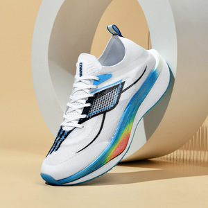 Nouvelles chaussures de sport légères et respirantes pour hommes, femmes et jeunes, chaussures de course à semelle en carbone, antidérapantes et résistantes à l'usure - Product Image 1
