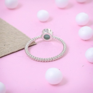 Bague en argent sterling 925 avec pierre précieuse Larimar naturelle, pierre bleue ronde, bande torsadée, sertissage clos, bijoux minimalistes tendance - Product Image 2