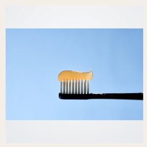 Pasta dental blanqueadora coreana K-Beauty Afield Honeylike, 200g, 5 piezas, hecha en Corea, con miel. - Product Image 2