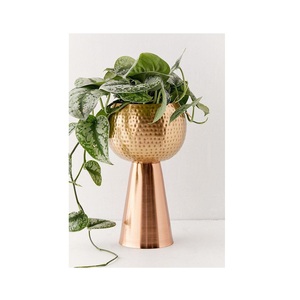 Nouveaux pots à plantes en métal doré, style moderne, faits à la main, élégants, en stock au prix de gros - Product Image 4