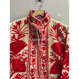 Chaqueta de terciopelo Suzani estilo hippie, chaqueta con bordado floral hecho a mano, forro interior de algodón, chaqueta de terciopelo para mujer, chaqueta de invierno. - Product Image 4